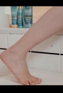 Jenny Theona feet photo 13