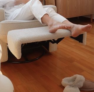Jenny Theona feet photo 10