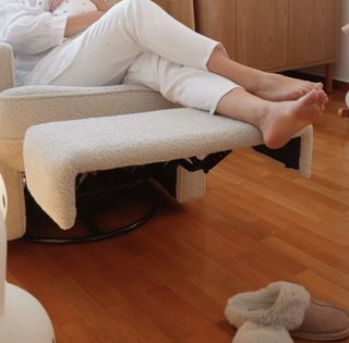 Jenny Theona feet photo 9