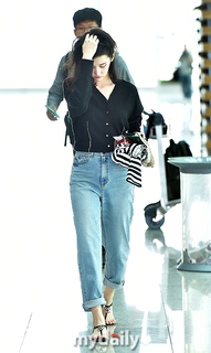 Jeon Jong-seo feet photo 2