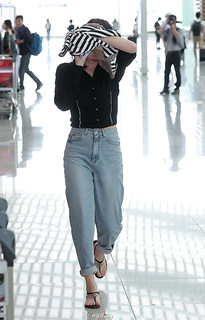 Jeon Jong-seo feet photo 6