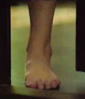 Jeon Jong-seo feet photo 1
