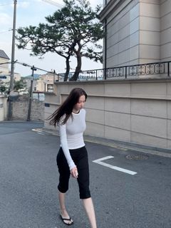 Jeon Jong-seo feet photo 1
