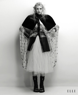 Jeon So-mi feet photo thumbnail