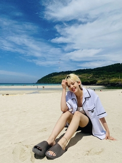 Jeon So-mi feet photo thumbnail