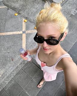 Jeon So-mi feet photo thumbnail