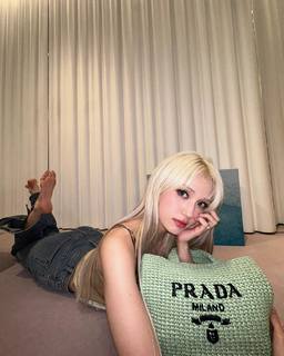 Jeon So-mi feet photo thumbnail