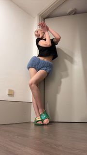 Jeon So-mi feet photo thumbnail