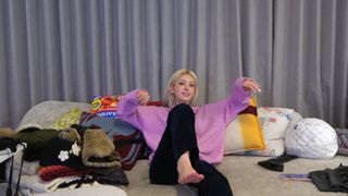 Jeon So-mi feet photo 14