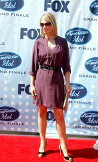 Jeri Ryan feet photo thumbnail