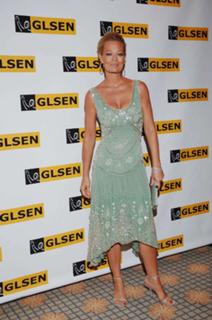 Jeri Ryan feet photo thumbnail