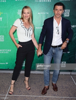 Jeri Ryan feet photo thumbnail