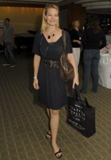 Jeri Ryan feet photo thumbnail
