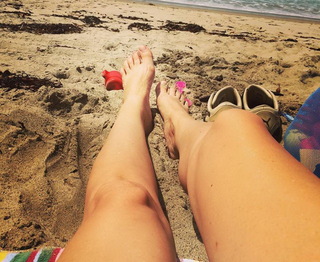 Jeri Ryan feet photo thumbnail