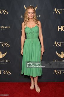 Jeri Ryan feet photo thumbnail
