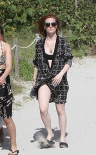 Jess Glynne feet photo thumbnail