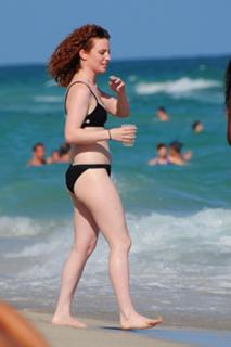 Jess Glynne feet photo thumbnail