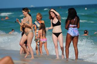 Jess Glynne feet photo thumbnail