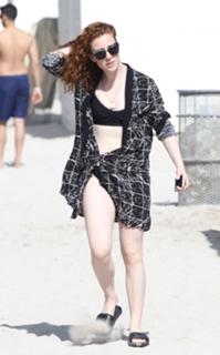 Jess Glynne feet photo thumbnail