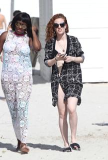 Jess Glynne feet photo thumbnail