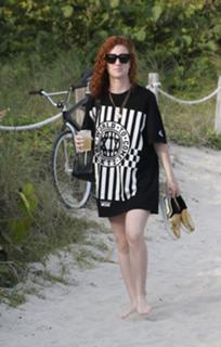 Jess Glynne feet photo thumbnail