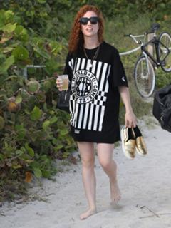 Jess Glynne feet photo thumbnail