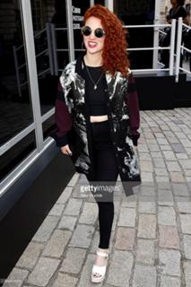 Jess Glynne feet photo thumbnail