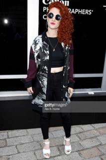 Jess Glynne feet photo thumbnail