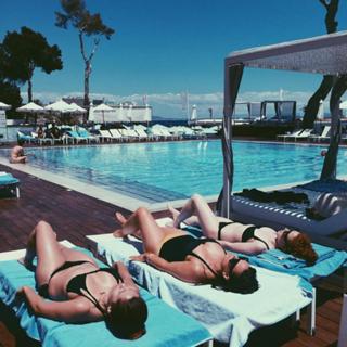Jess Glynne feet photo thumbnail