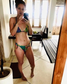Jess Glynne feet photo thumbnail