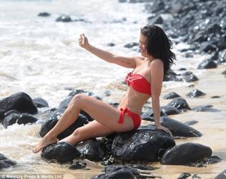 Jess Impiazzi feet photo thumbnail