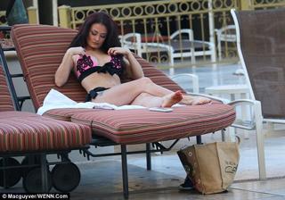 Jess Impiazzi feet photo thumbnail