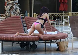 Jess Impiazzi feet photo thumbnail