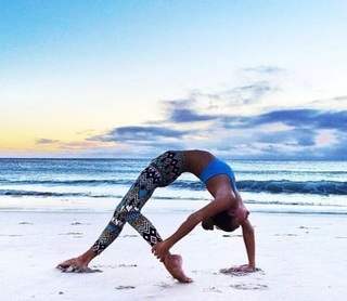 Jess Impiazzi feet photo thumbnail