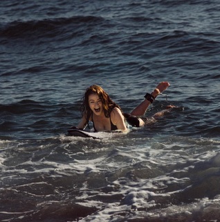 Jess Impiazzi feet photo thumbnail