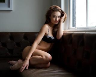 Jess Impiazzi feet photo thumbnail