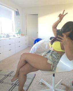 Jess Lizama feet photo 8