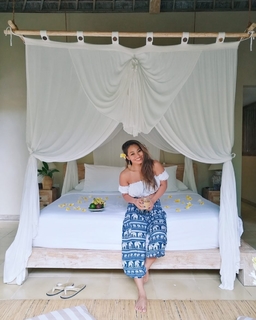 Jess Lizama feet photo 9