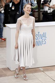 Jess Weixler feet photo 7