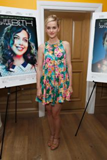 Jess Weixler feet photo 11
