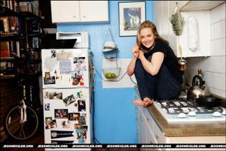 Jess Weixler feet photo 1