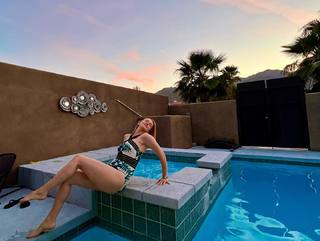 Jess Weixler feet photo 4
