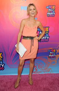 Jessalyn Gilsig feet photo thumbnail