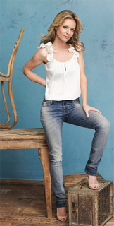 Jessalyn Gilsig feet photo thumbnail