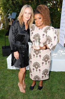 Jessalyn Gilsig feet photo thumbnail