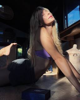 Jesse Golden feet photo 1