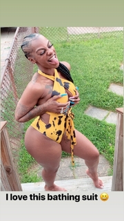 Jessica 'Jess Hilarious' Moore feet photo thumbnail