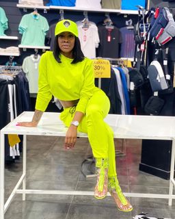 Jessica 'Jess Hilarious' Moore feet photo thumbnail