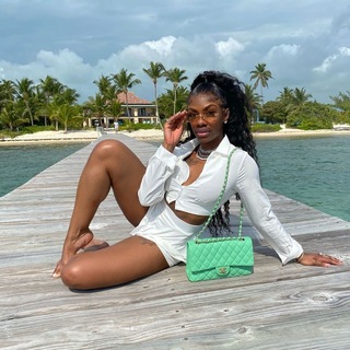 Jessica 'Jess Hilarious' Moore feet photo thumbnail