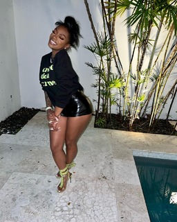 Jessica 'Jess Hilarious' Moore feet photo thumbnail